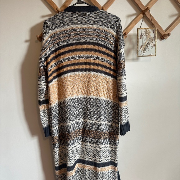 Women's Multicolor Patterned Sweater - Picture 2 of 2